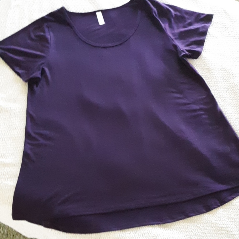 EUC LuLaRoe Classic T